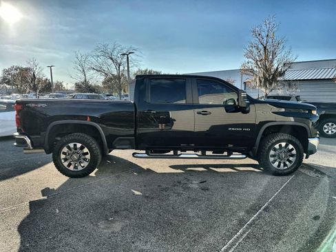 Used 2022 Chevrolet Silverado 2500 LT w/ Convenience Package image 7