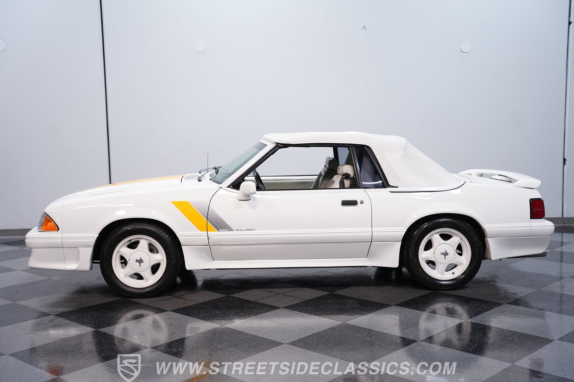 Used 1993 Ford Mustang LX RWD image 2