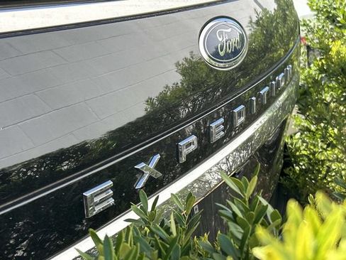 Used 2022 Ford Expedition Max Limited RWD image 9