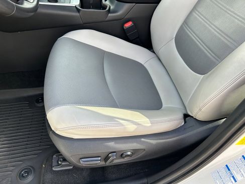 Used 2022 Toyota RAV4 Limited image 30