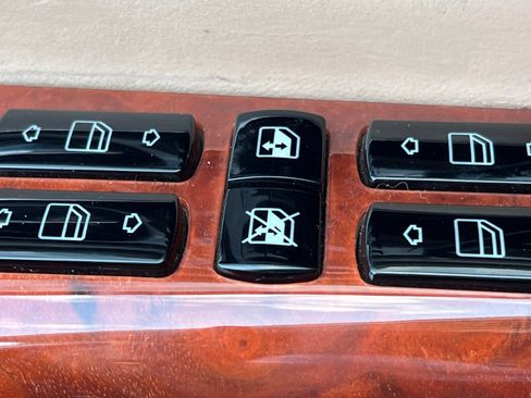 Used 2004 Maybach 57 image 36