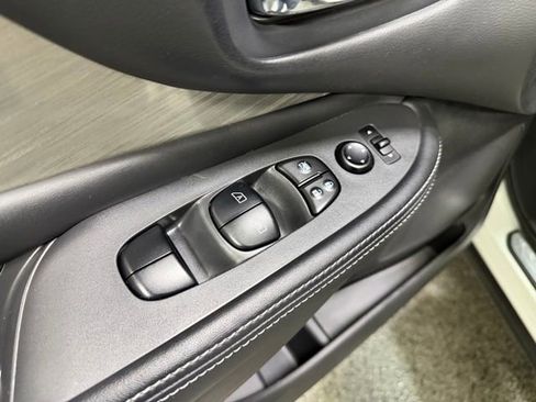 Used 2017 Nissan Murano S AWD/4WD image 17