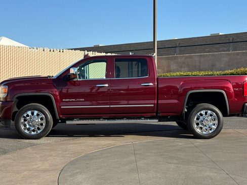Certified 2017 GMC Sierra 2500 Denali w/ Duramax Plus Package AWD/4WD image 7