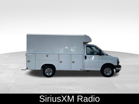 Used 2023 GMC Savana 3500 w/ Power Convenience Package image 4