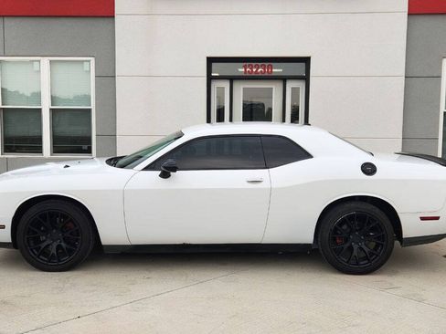 Used 2011 Dodge Challenger RWD image 3