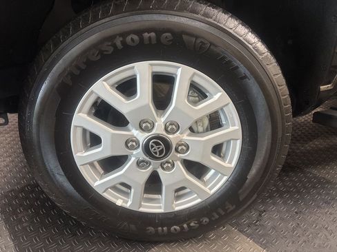 Used 2024 Toyota Tacoma SR5 AWD/4WD image 4