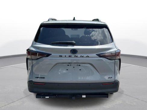 Used 2025 Toyota Sienna XLE Woodland Edition AWD/4WD image 7