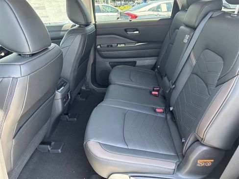 New 2025 Nissan Pathfinder Platinum w/ Cargo Package image 15
