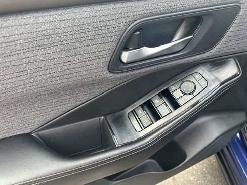 Used 2023 Nissan Rogue SV FWD image 9