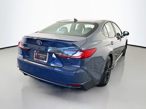 Used 2025 Toyota Camry SE image 5