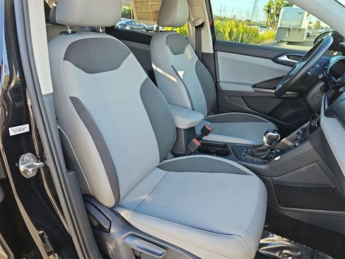 Used 2022 Volkswagen Taos SE image 10