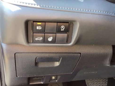 Used 2023 Toyota Highlander Limited image 19