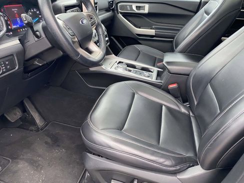 Used 2021 Ford Explorer XLT w/ Equipment Group 202A image 13