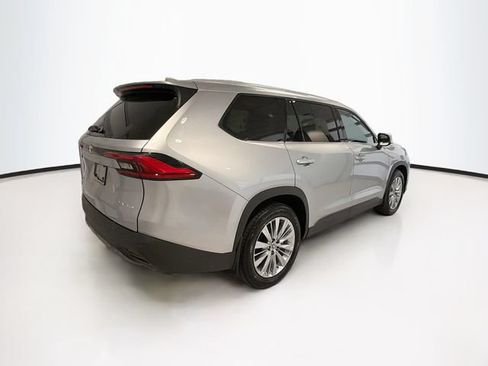 Used 2024 Toyota Grand Highlander AWD image 7