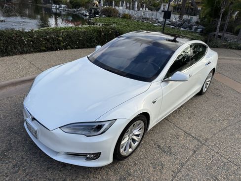Used 2019 Tesla Model S 100D image 6