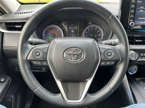 Used 2021 Toyota Venza LE w/ Carpet Mat Package (TMS) image 17