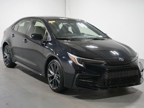 Certified 2024 Toyota Corolla SE image 3