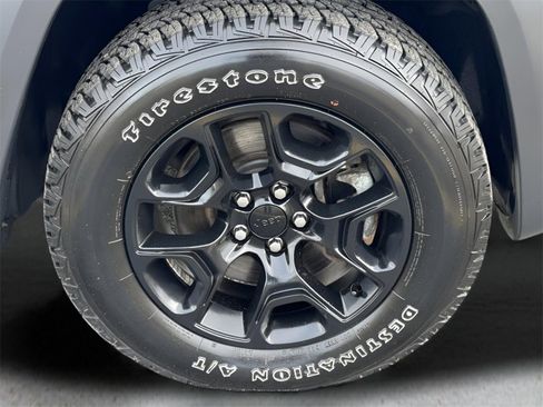 Used 2022 Jeep Cherokee Latitude image 28