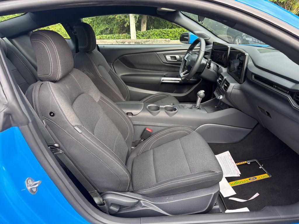 Used 2025 Ford Mustang Coupe RWD image 28