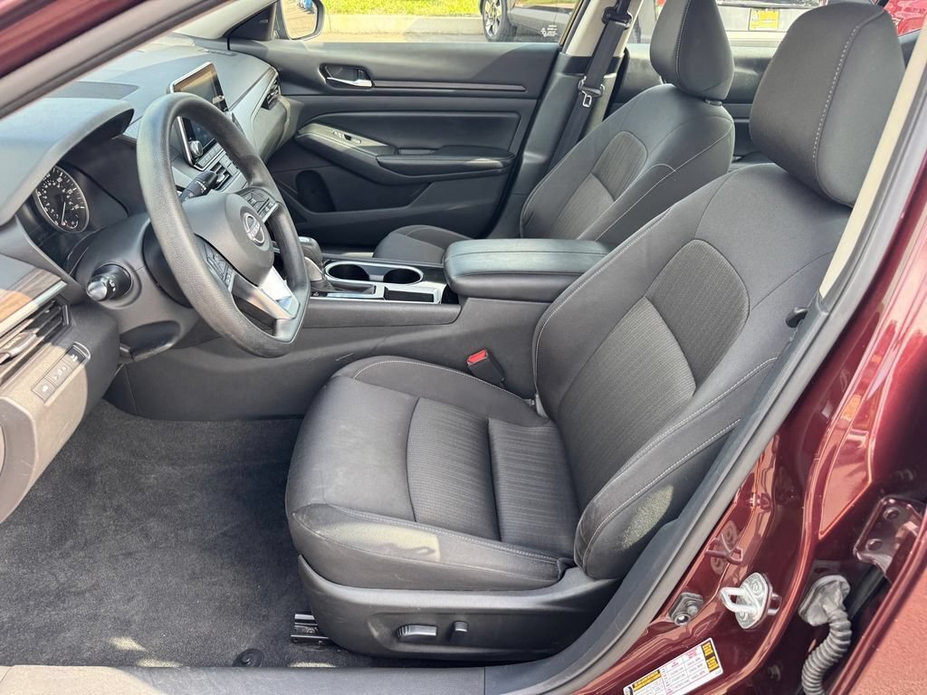 Used 2024 Nissan Altima 2.5 SV FWD image 5