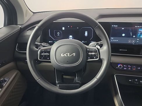 Used 2025 Kia Carnival SX FWD image 22