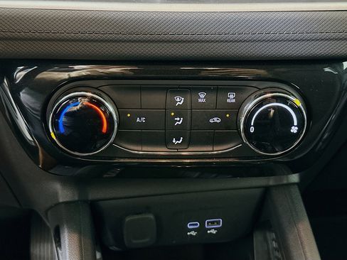 Used 2025 Chevrolet TrailBlazer LT FWD image 23