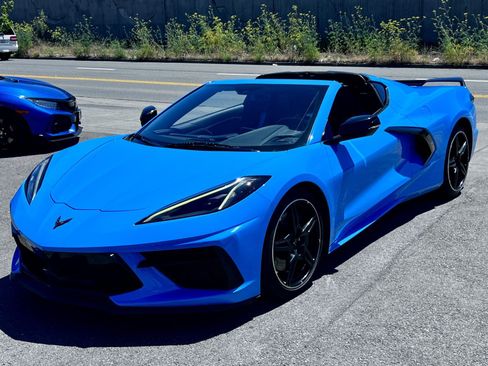Used 2021 Chevrolet Corvette Stingray Coupe w/ Z51 Performance Package RWD image 10