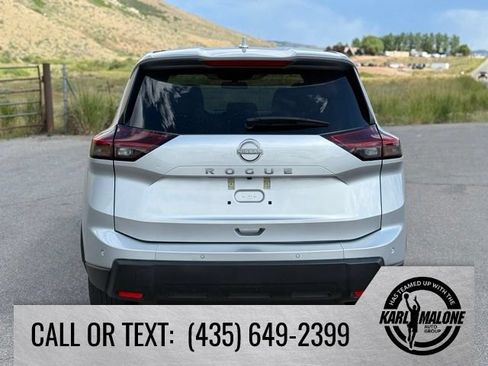 Used 2025 Nissan Rogue SV FWD image 5