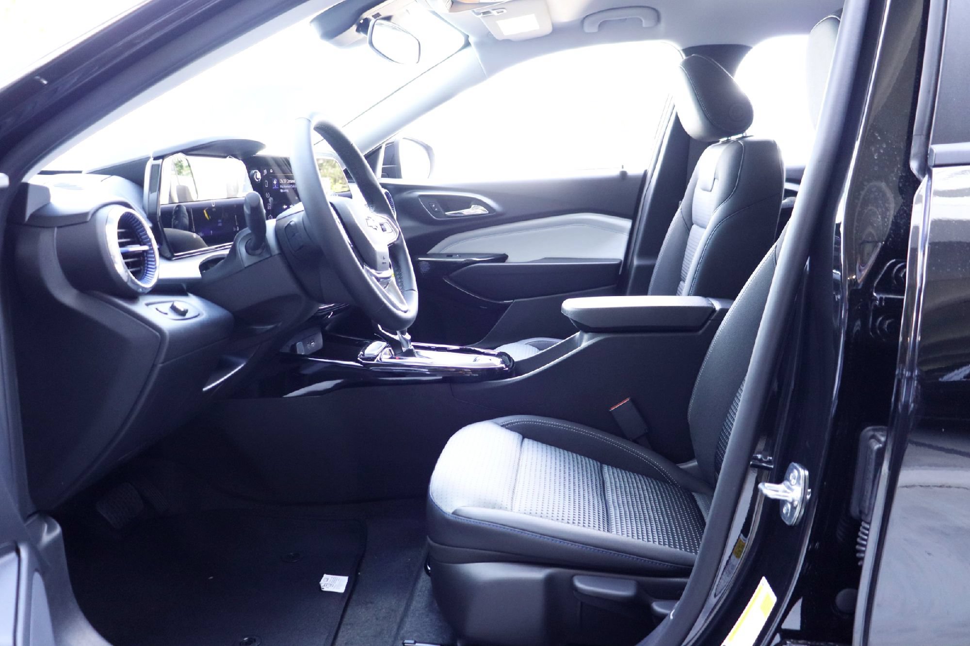 New 2026 Chevrolet Trax LT w/ Driver Confidence Package FWD image 8