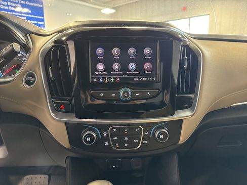 Used 2022 Chevrolet Traverse LS image 2