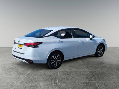 Used 2021 Nissan Versa SV image 9