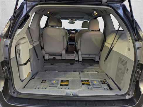 Used 2014 Toyota Sienna XLE image 6