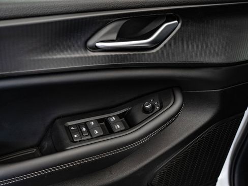 Used 2024 Jeep Grand Cherokee Altitude image 25