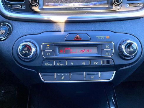 Used 2019 Kia Sorento SX image 18