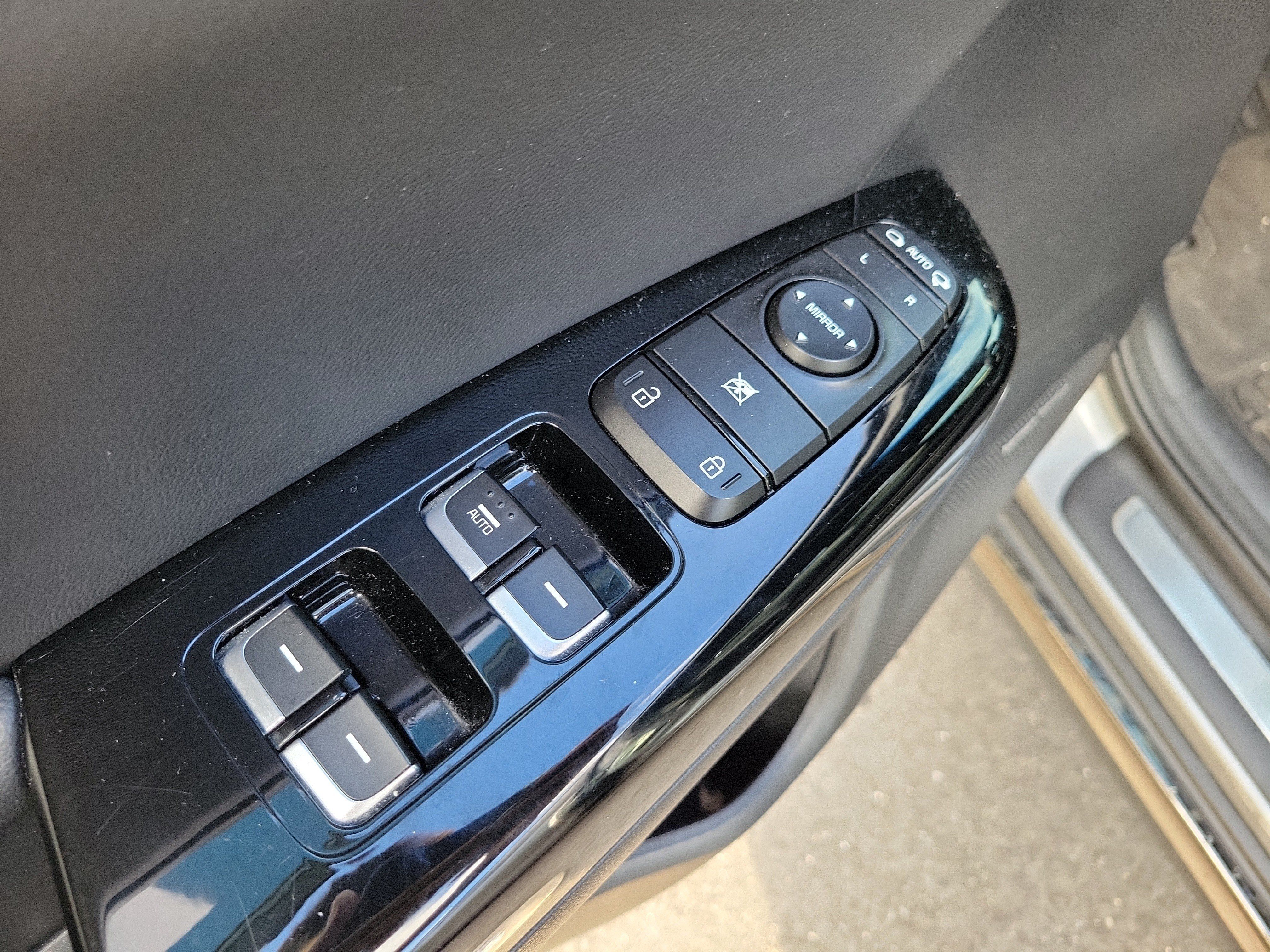 Used 2020 Kia Sportage SX FWD image 21