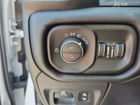 Used 2019 RAM 1500 Laramie RWD image 29
