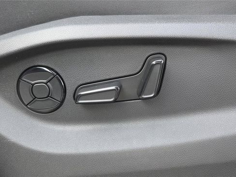 New 2026 Volkswagen Tiguan SE FWD image 14