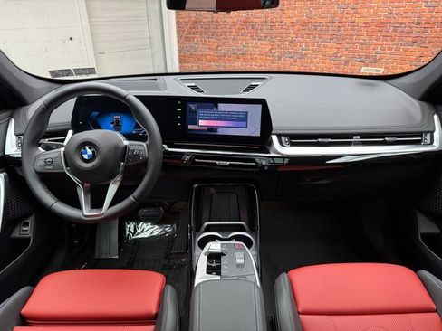 Used 2025 BMW X1 xDrive28i w/ Technology Package image 12