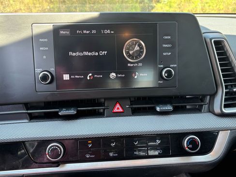 Used 2025 Kia Sportage LX image 17