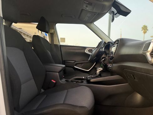 Used 2023 Kia Soul LX w/ Option Group 015 image 17