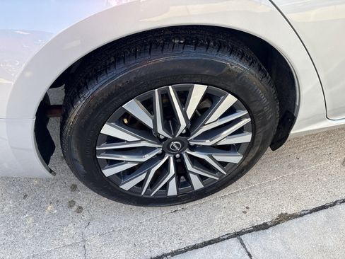 Used 2024 Nissan Altima 2.5 SV image 5