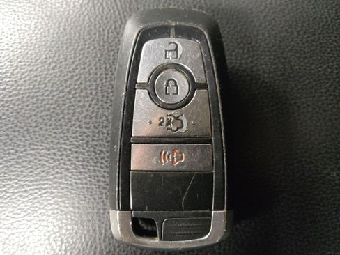 Used 2018 Ford Fusion SE w/ Fusion SE Technology Package image 32