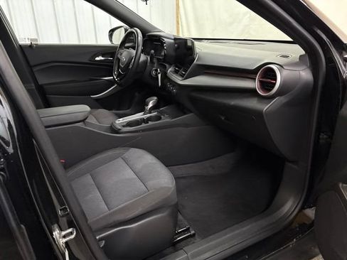 Used 2024 Chevrolet Trax RS FWD image 21
