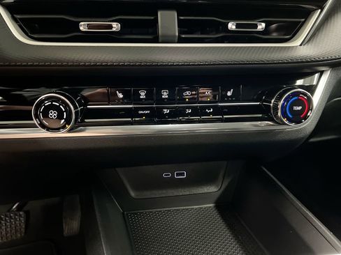 New 2026 Chevrolet Equinox LT FWD image 12
