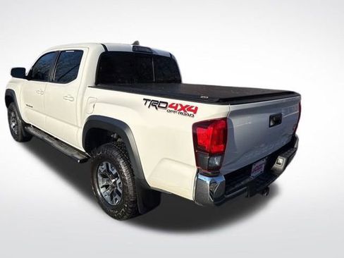 Used 2019 Toyota Tacoma TRD Off-Road image 3