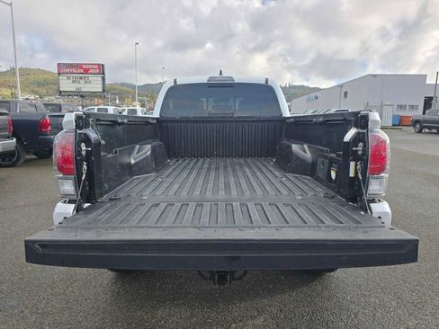 Used 2021 Toyota Tacoma Limited image 19