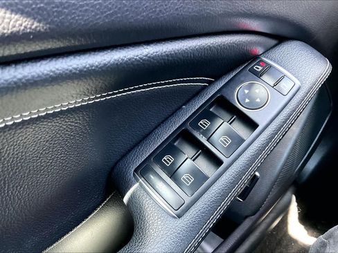 Used 2018 Mercedes-Benz GLA 250 w/ Premium Package image 34