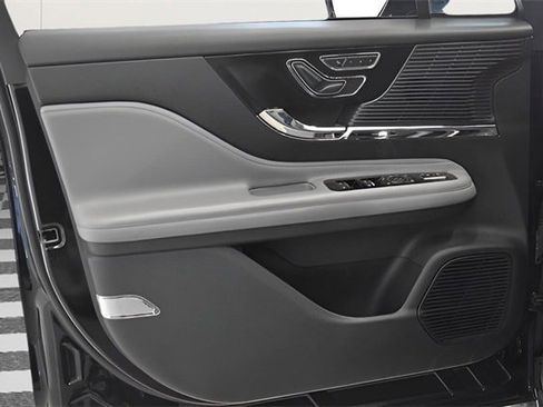 Used 2022 Lincoln Corsair AWD w/ Premium Package image 20