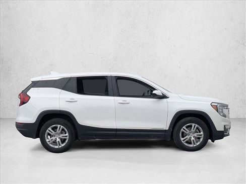 Used 2024 GMC Terrain SLE image 4