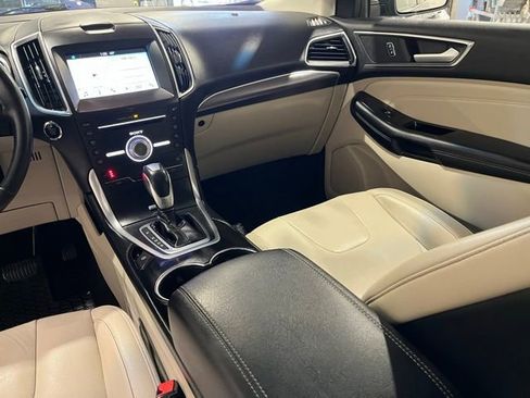 Used 2017 Ford Edge Titanium w/ Technology Package image 18